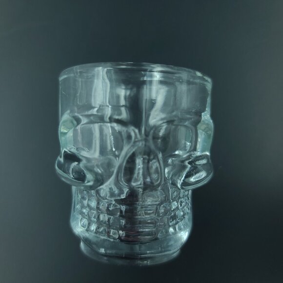 Set of 2 clear glass skull shot glasses - Picture 6 of 6